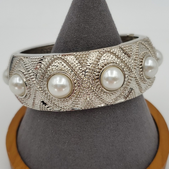 Faux Pearls on Silver Tone Hinged Bangle Bracelet - Picture 3 of 7